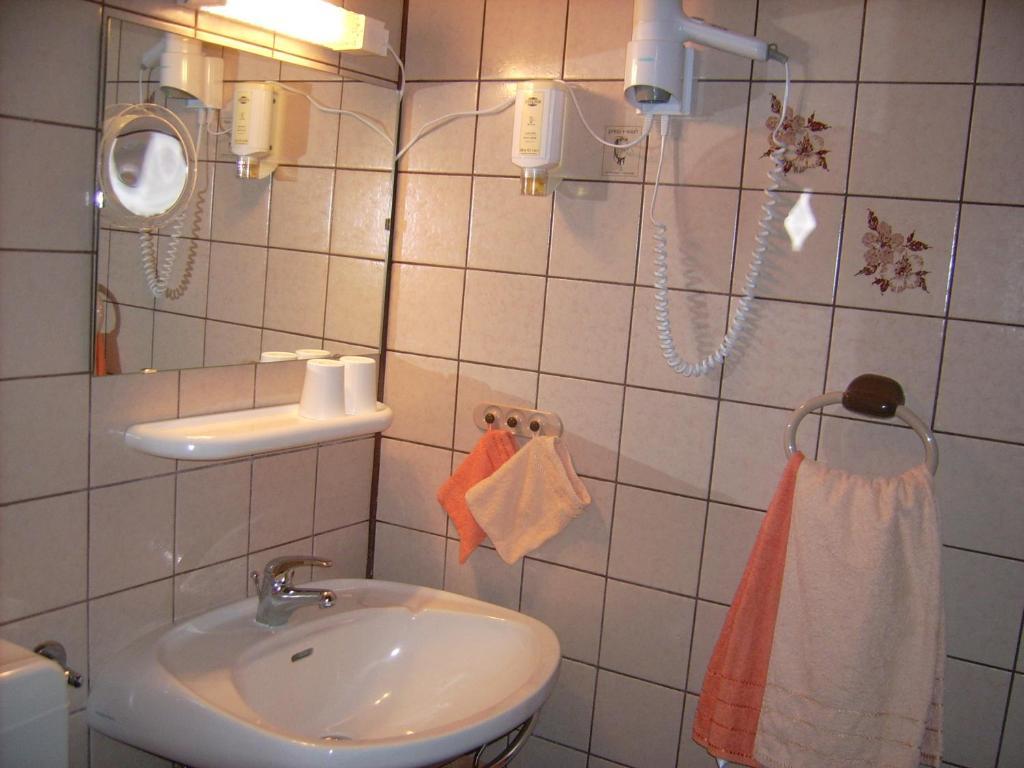 Gaestehaus Hochrhoenblick Schonau an der Brend Bagian luar foto