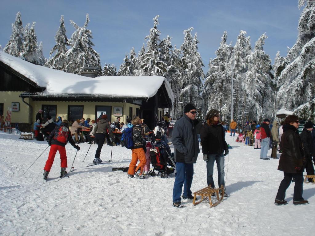 Gaestehaus Hochrhoenblick Schonau an der Brend Bagian luar foto